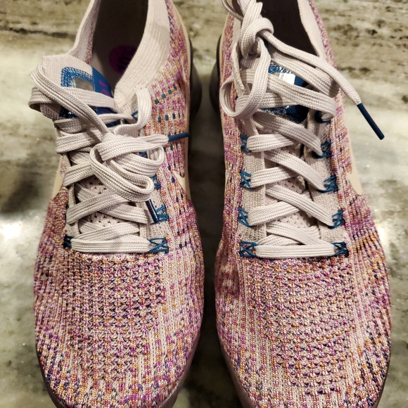 **SOLD**Vapormax flyknit - Picture 6 of 9